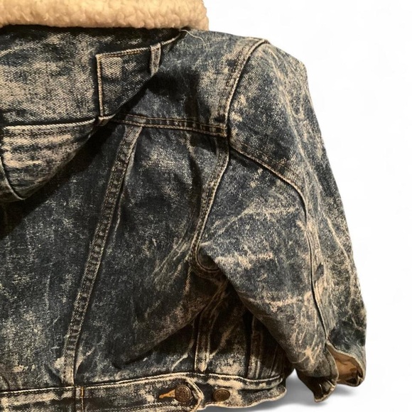 Levi's Blue Denim Jacket with Cream Sherpa Lining - Picture 6 of 8